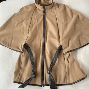 Cache poncho tan with brown trim